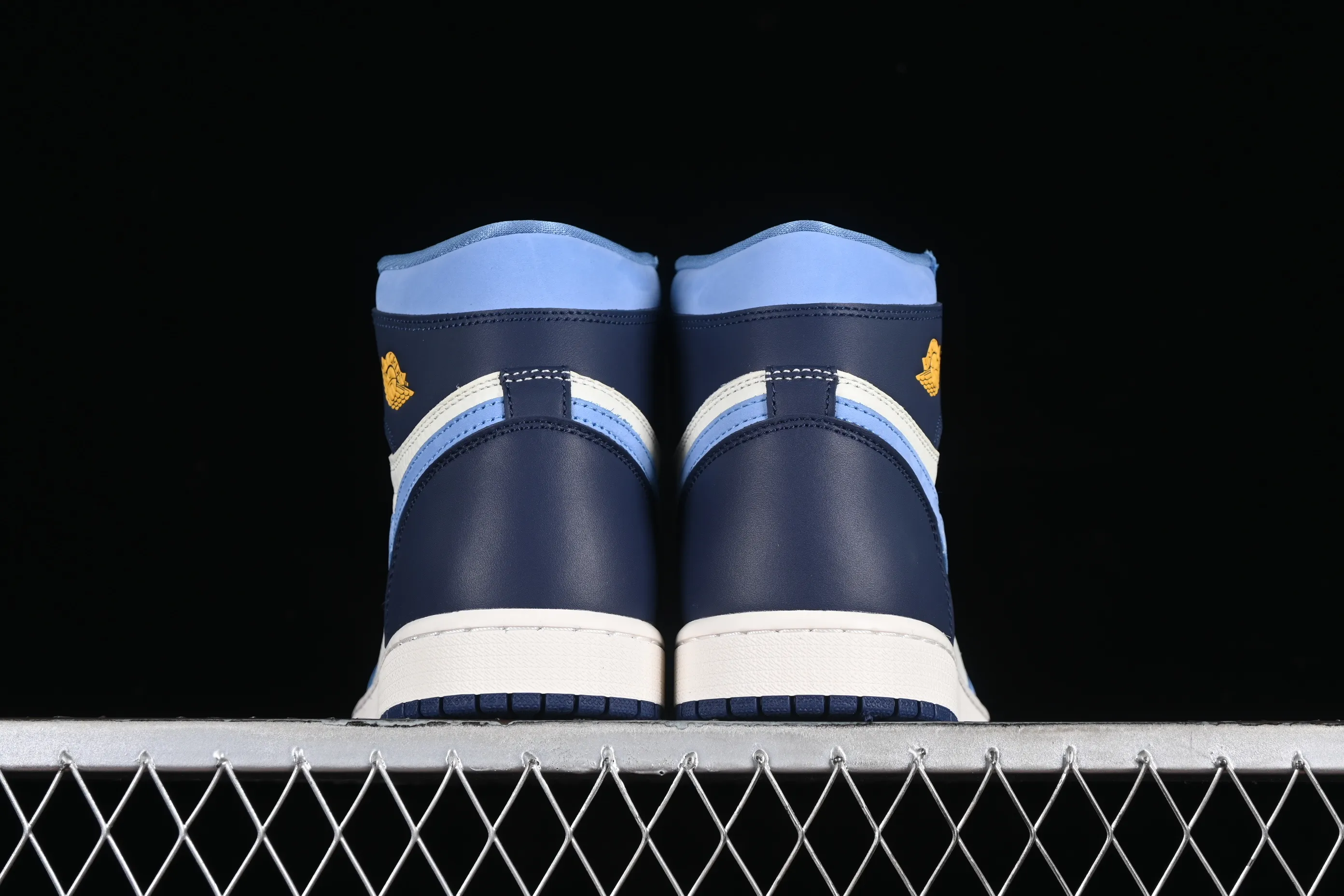 All categories Air Jordan Jordan series basketball shoes Air Jordan 1 High Air Jordan 1 High OG "First in Flight" AJ1 Joe 1 Obsidian 2.0 high-top basketball shoes FD2596-400